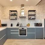 Maya - Two Bedroom In Enric Granados